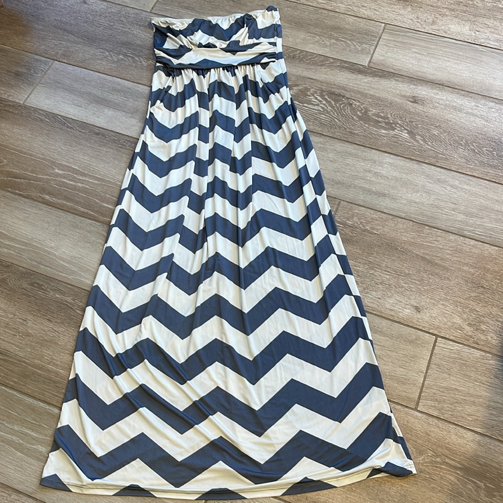 Fashionomics Maxi Dress MEDIUM
